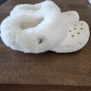 CROCS White Fuzzy Clogs